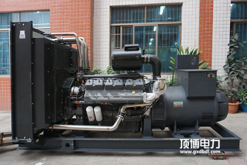 800KW無動柴油發(fā)電機(jī)組選配科浦發(fā)電機(jī)深?？刂破骷夹g(shù)參數(shù)