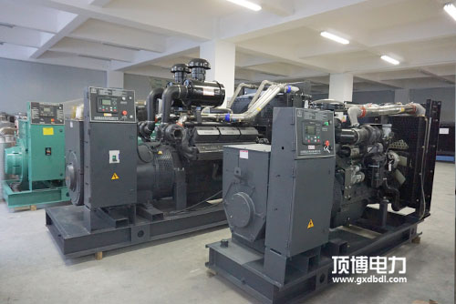 為什么大功率柴油發(fā)電機(jī)組選擇并聯(lián)？并聯(lián)有什么優(yōu)點(diǎn)